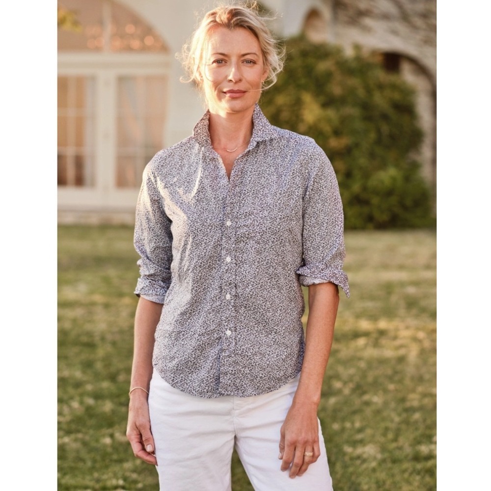 Frank & Eileen BARRY White and‎ Gray Floral, Signature Crinkle Large